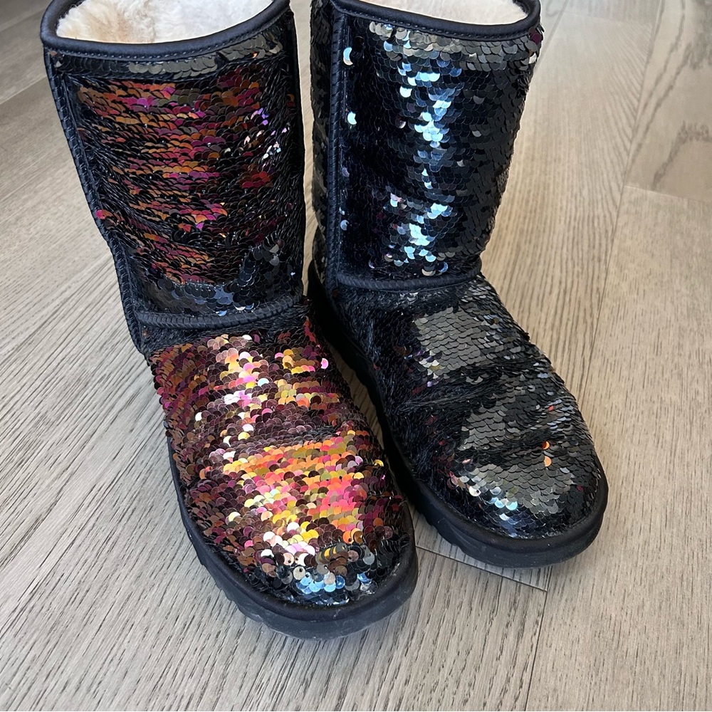 Short Sequin Uggs - Picture 8 of 8
